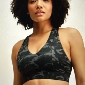 Fabletics - On The Go Midi Medium Impact Sports Bra
